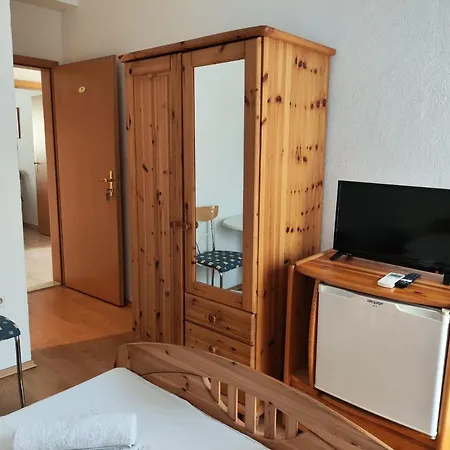 Apartment Niko Podstrana