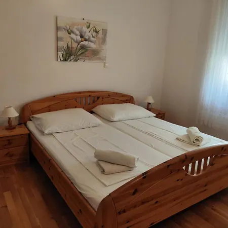 Niko * Podstrana